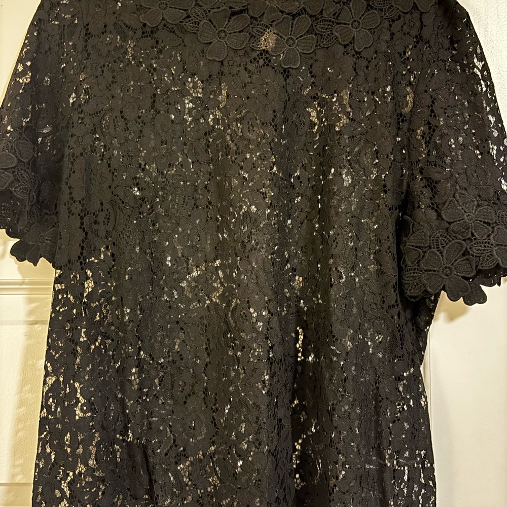 Chic Floral Lace Blouse in Black